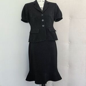 Anne Klein Black Skirt Suit-Pleated Short Sleeve Blazer, Flare Hem Skirt EUC